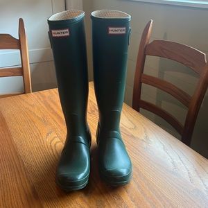 Tall hunter boots-hunter green color